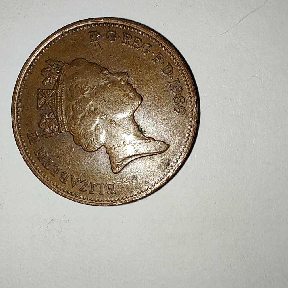 1989 Queen Elizabeth II Commemorative Coin - Copper Tone